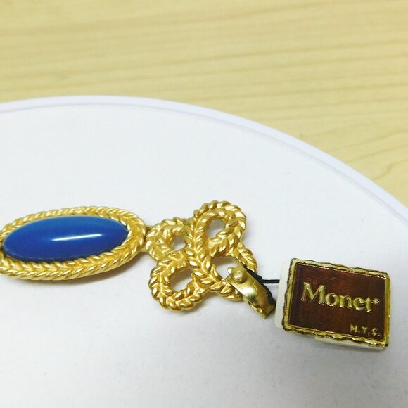 Monet Vintage Gold Tone Blue Cabochons & Fleur De Lis Bracelet - NWT - Picture 2 of 4